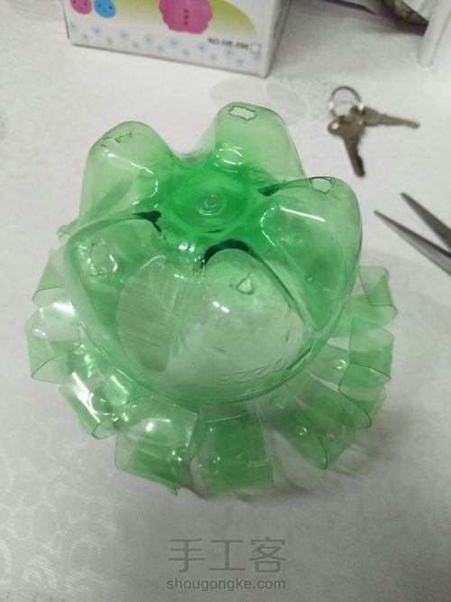矿泉水瓶的改造 第3步