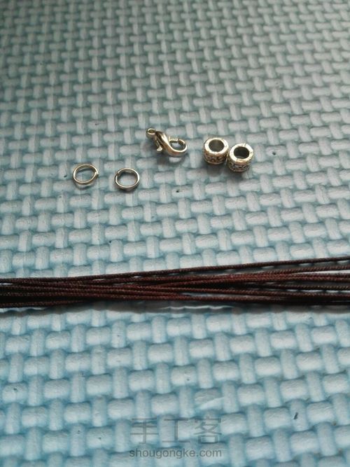 无痕夹芯金刚结手绳 第2步