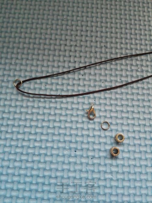 无痕夹芯金刚结手绳 第3步