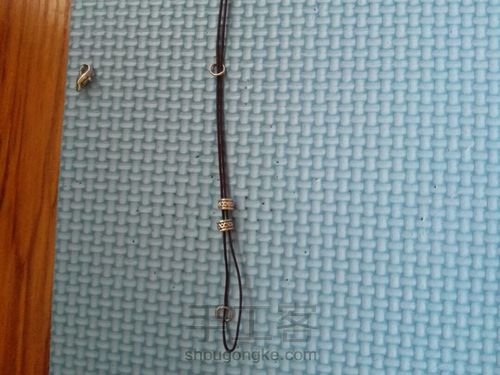 无痕夹芯金刚结手绳 第4步