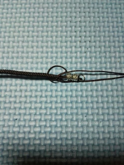 无痕夹芯金刚结手绳 第7步