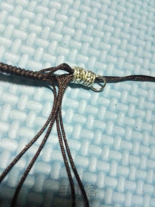 无痕夹芯金刚结手绳 第8步