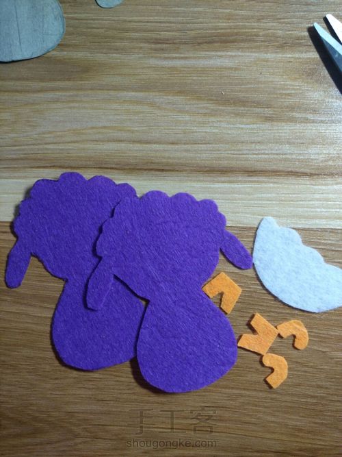 一只萌萌哒的小羊 第3步