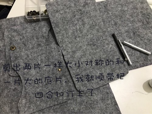 不织布零钱款卡包袋儿 （超简单） 第2步