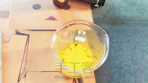 蜂蜜润唇膏 第2步