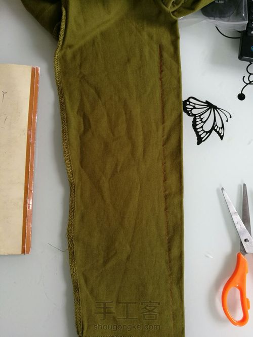 幼儿园里要求制作的一条小尾巴! 第1步