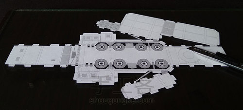 一张A4纸折火箭炮车 第1步