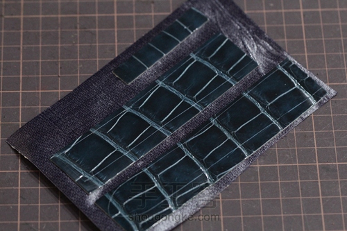 干练风格的鳄鱼皮表带 第5步