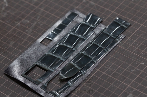 干练风格的鳄鱼皮表带 第6步