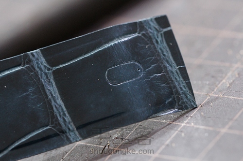 干练风格的鳄鱼皮表带 第18步