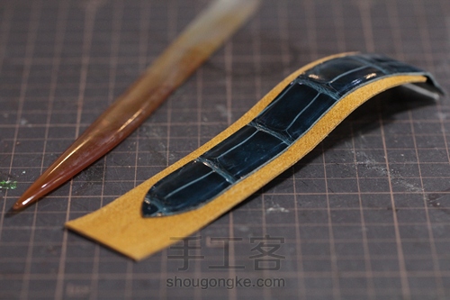 干练风格的鳄鱼皮表带 第22步