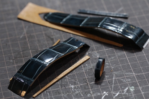 干练风格的鳄鱼皮表带 第24步