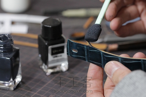 干练风格的鳄鱼皮表带 第25步