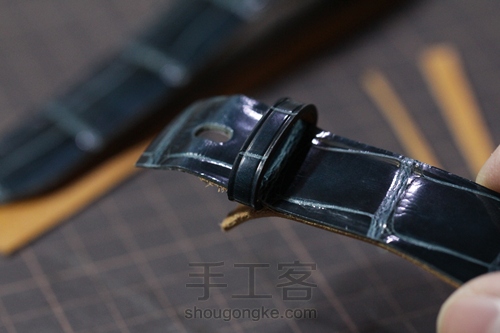 干练风格的鳄鱼皮表带 第26步