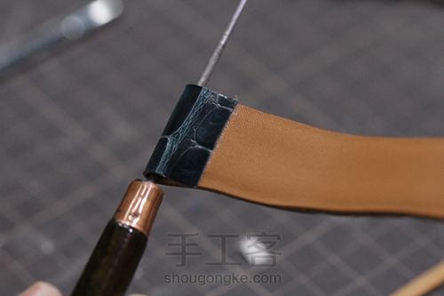 干练风格的鳄鱼皮表带 第28步