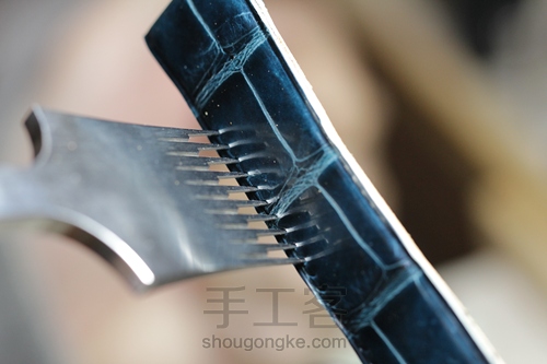 干练风格的鳄鱼皮表带 第29步
