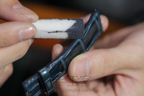 干练风格的鳄鱼皮表带 第32步