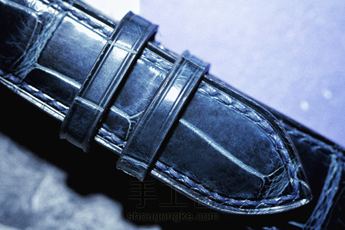 干练风格的鳄鱼皮表带 第40步