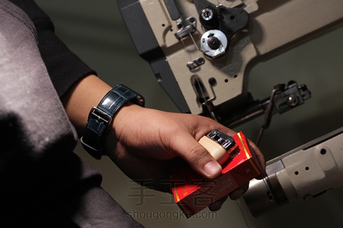 干练风格的鳄鱼皮表带 第41步