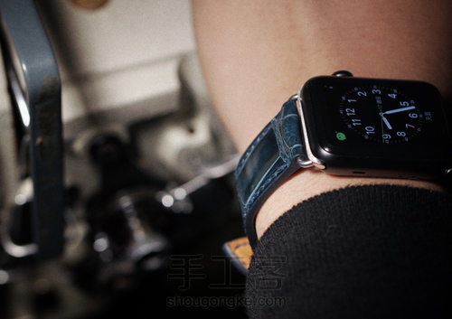 干练风格的鳄鱼皮表带 第42步