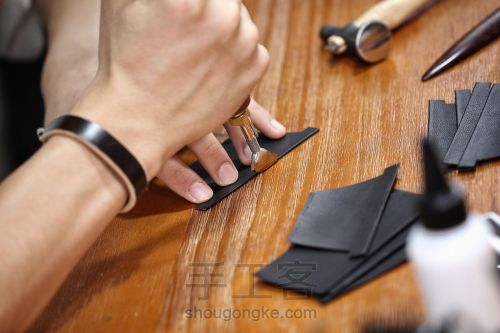 手工皮具 | 一份诚意的手工皮具功课，三折横款短夹怎么做？ 第15步