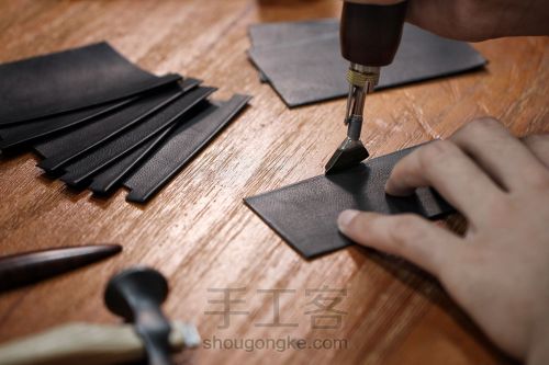手工皮具 | 一份诚意的手工皮具功课，三折横款短夹怎么做？ 第26步