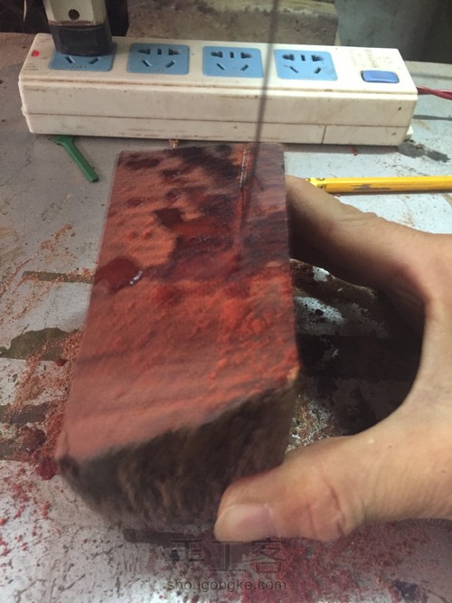 酸枝梳子手工制作 第1步