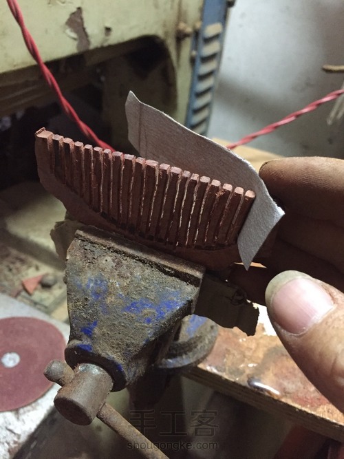 酸枝梳子手工制作 第4步