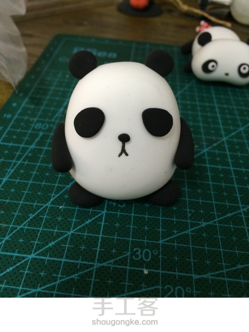 粘土手工课程 DIY粘土小胖版熊猫 第5步