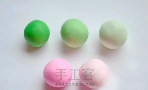 粘土手工课程 DIY珍珠花卉手链 第2步