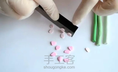 粘土手工课程 DIY珍珠花卉手链 第4步