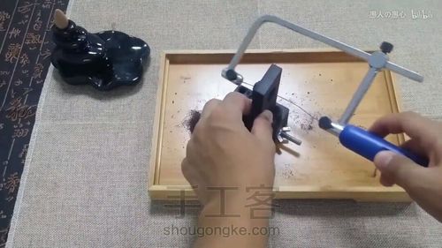 木艺滴胶吊坠,为你留住一朵花的春天 第4步