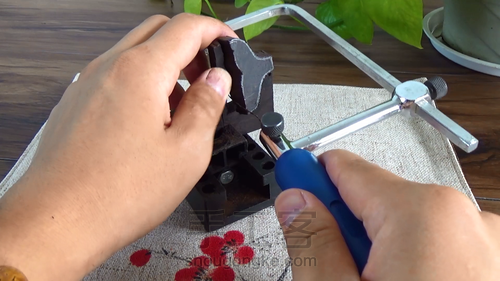 大鱼海棠同款鱼尾钥匙扣，檀木钥匙扣 第2步