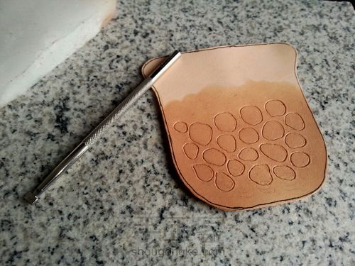 折刀套“烂尾蜥”的诞生 第2步