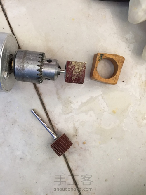 金珀黄杨木戒 第4步