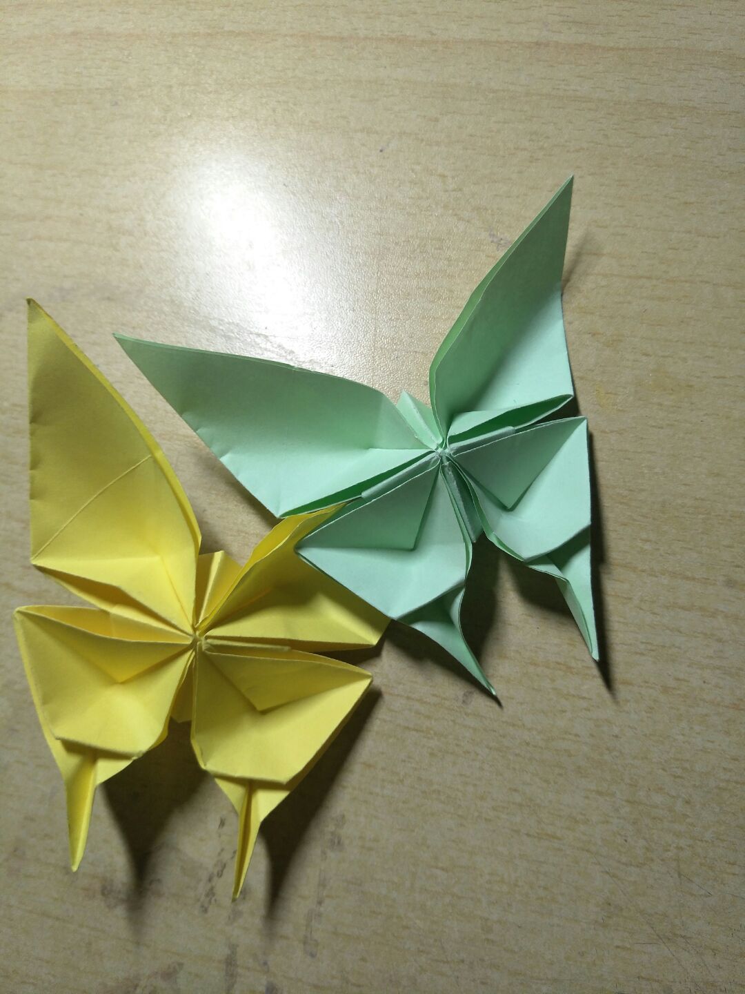 一款简单生动的折纸蝴蝶，赶快动起手来吧~