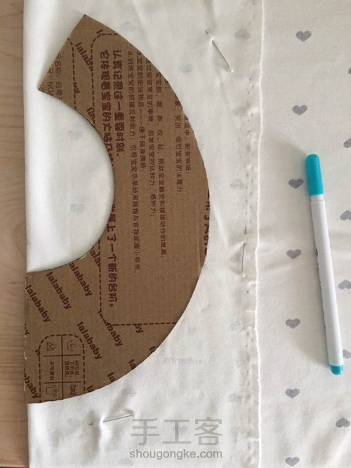 飘满爱心的360度防水围兜 第2步