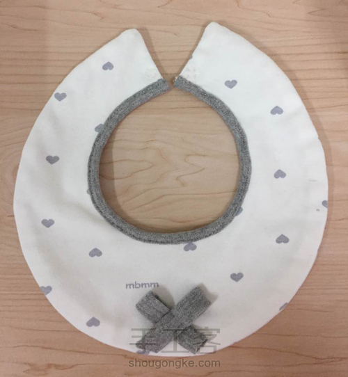 飘满爱心的360度防水围兜 第11步