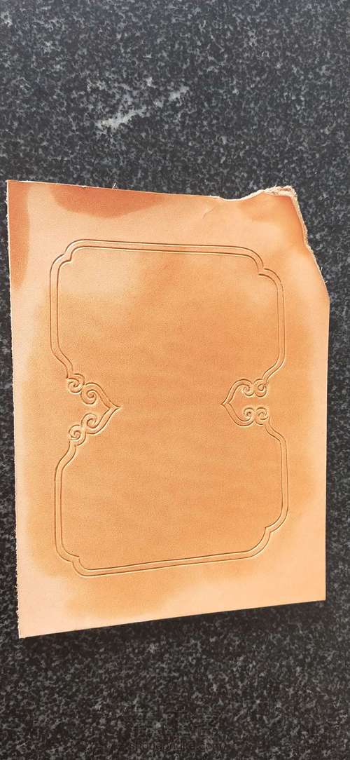 铠甲纹钥匙包 第2步