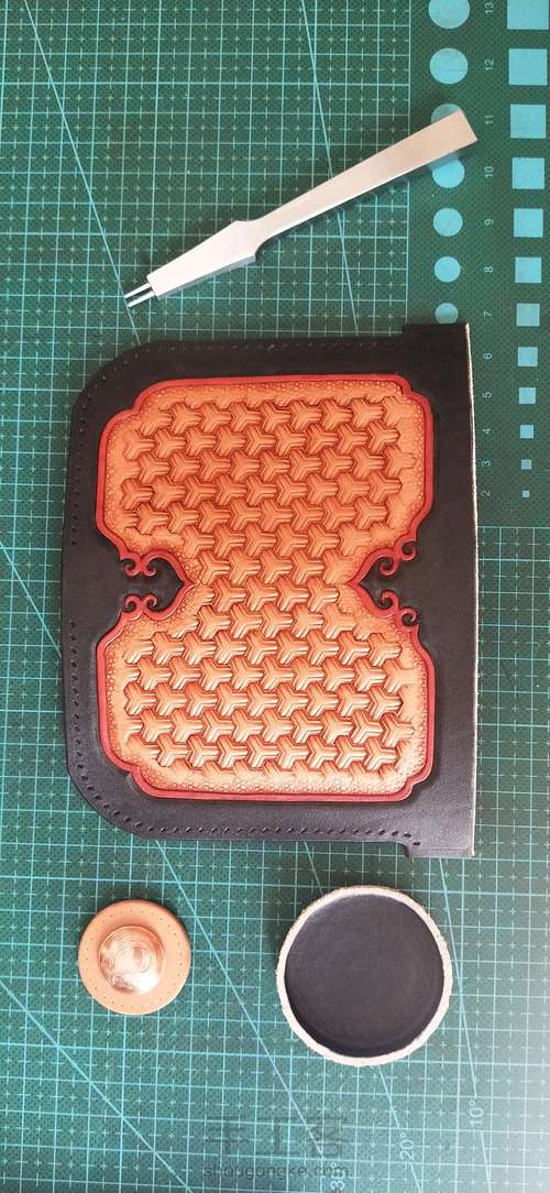 铠甲纹钥匙包 第5步