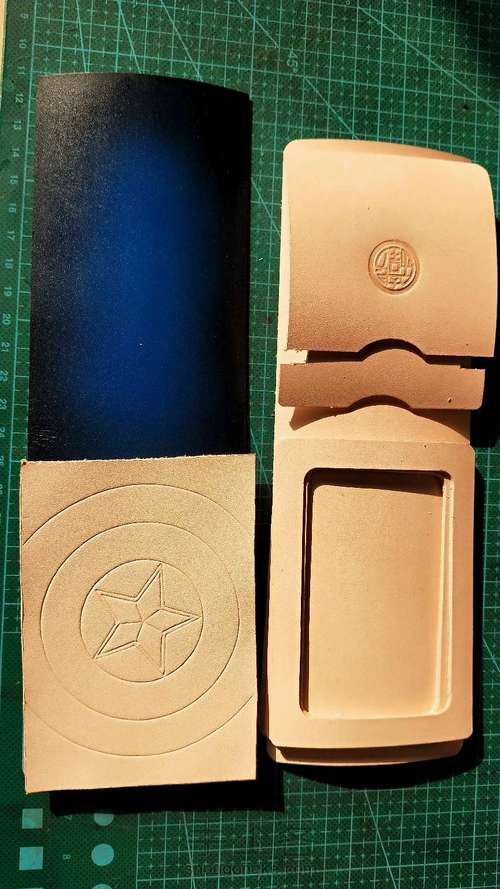 手工皮具 皮雕 美队盾牌驾照包 第1步