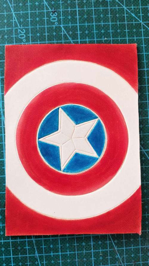 手工皮具 皮雕 美队盾牌驾照包 第3步