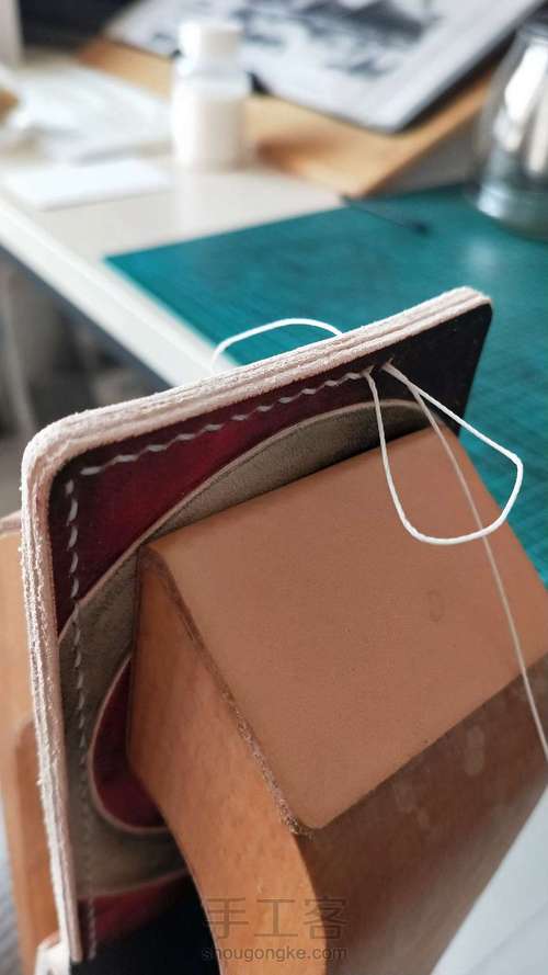 手工皮具 皮雕 美队盾牌驾照包 第8步