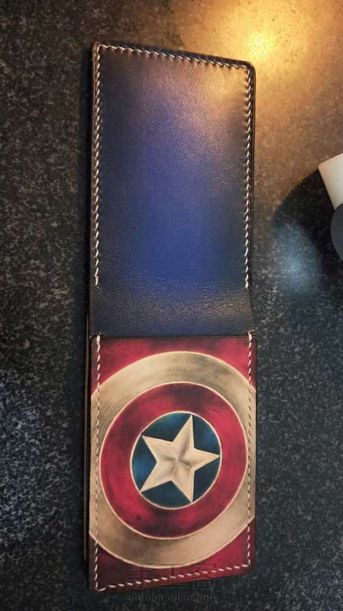 手工皮具 皮雕 美队盾牌驾照包 第13步