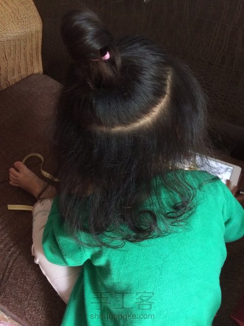 丝带蝴蝶结编发 第1步