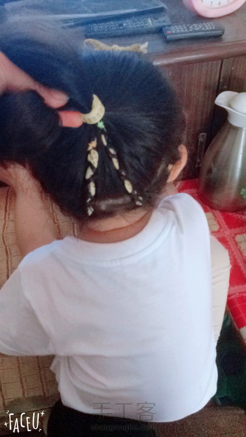 丝带蝴蝶结编发 第5步