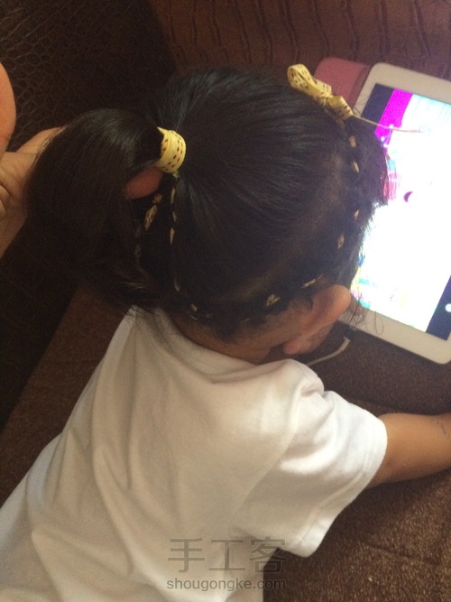 丝带蝴蝶结编发 第6步