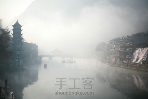 “临摹”烟雨凤凰 雾锁沱江 第8步