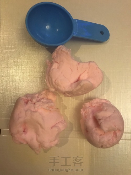 粘土食玩_棉花糖蛋糕😘😘😘😘😘😘我无聊😂 第2步