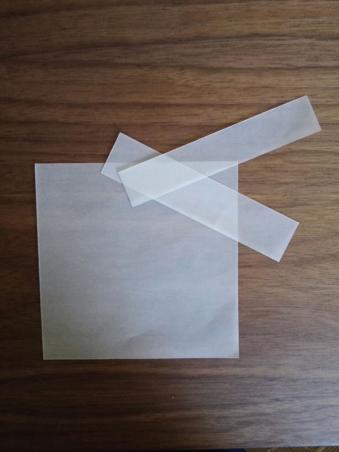 大家在折纸时肯定有酱的疑惑：正方形有时不用对角线，但是咋裁粗来嘞？